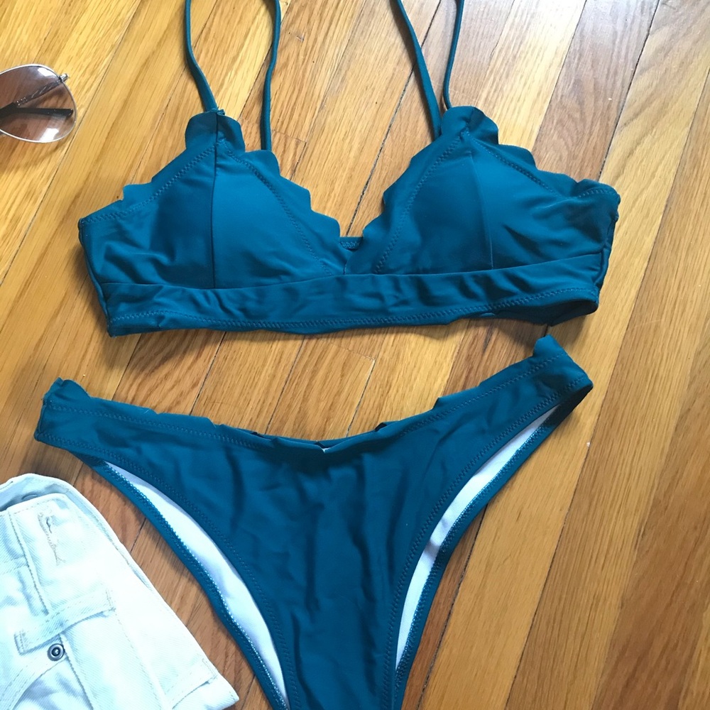 Cheeky Ruffled Green/Blue Bikini - Picture 4 of 4